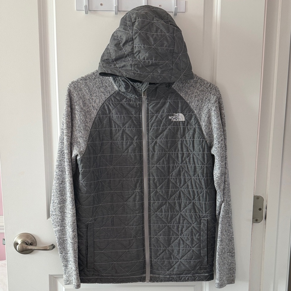 The North Face Boy’s YL Quilted Hooded Jacket in Charcoal and Light Gray